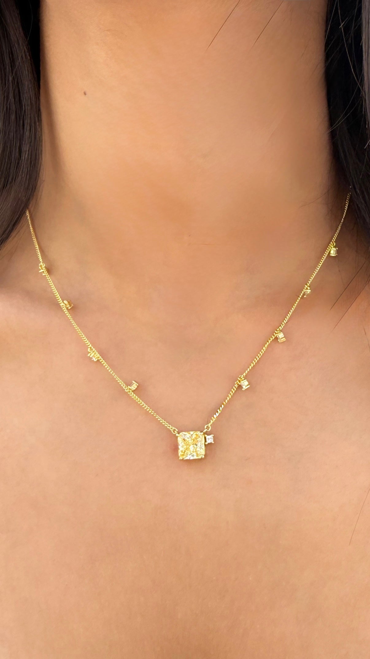 GOLD NECKLACE